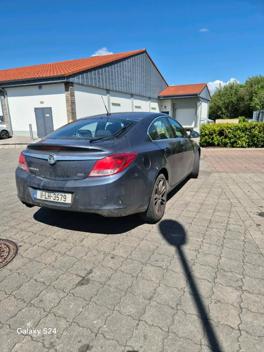 Vauxhall  Insignia 2011 - Image 4