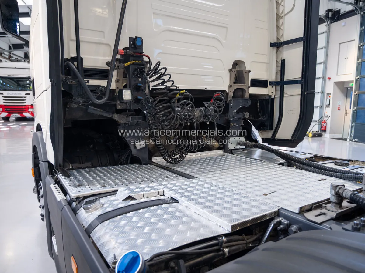 2023 (23) Scania S460 Super 6X2 Midlift - Image 4
