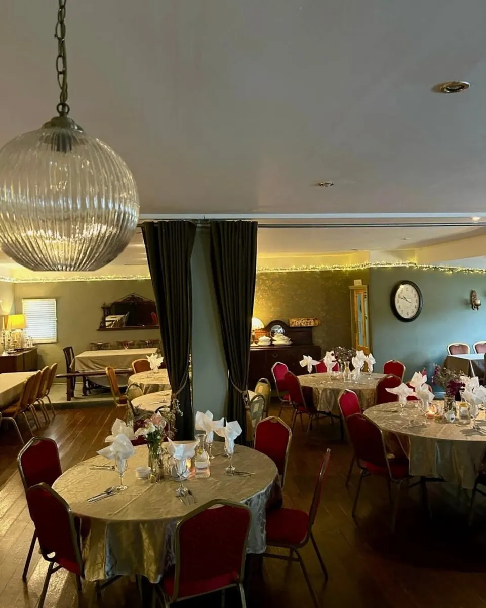 Round Tables - Image 1