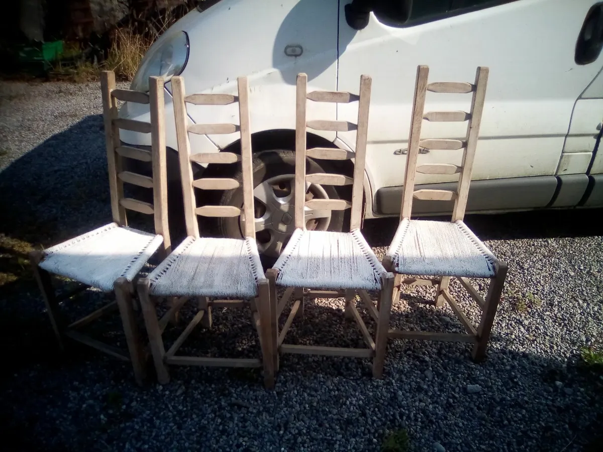 Four high back sugan chairs - Image 1