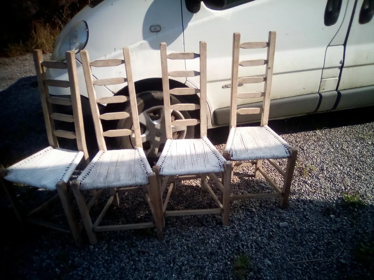 Four high back sugan chairs - Image 2