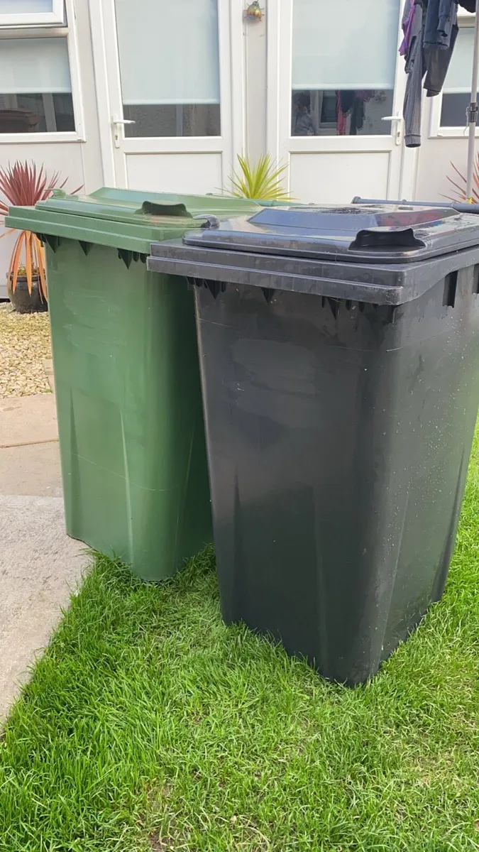 Wheelie bins like new (read description) - Image 1
