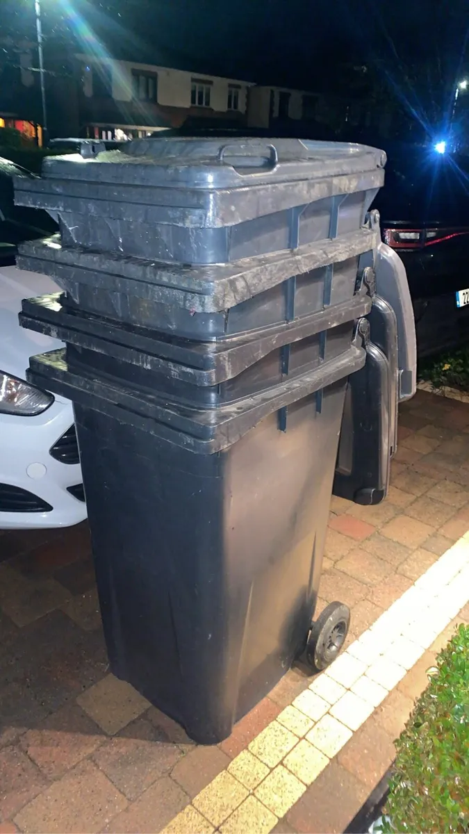 Wheelie bins like new (read description) - Image 2