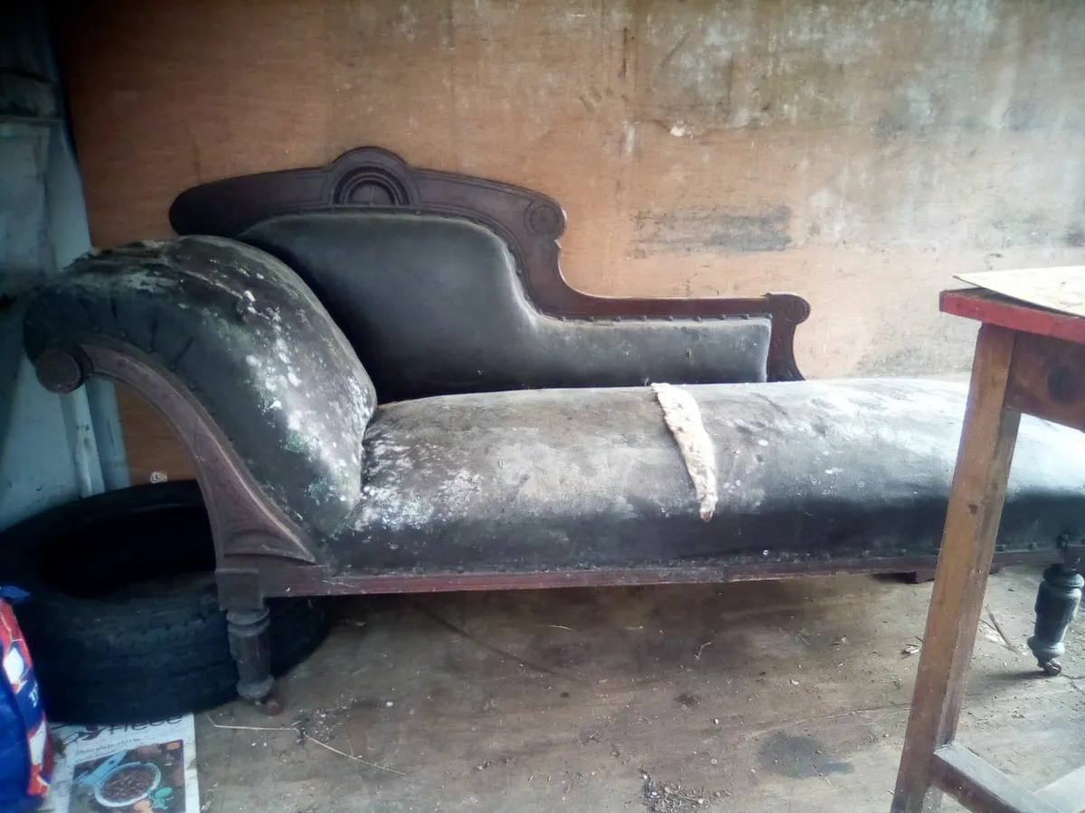 Old chaise long - Image 1