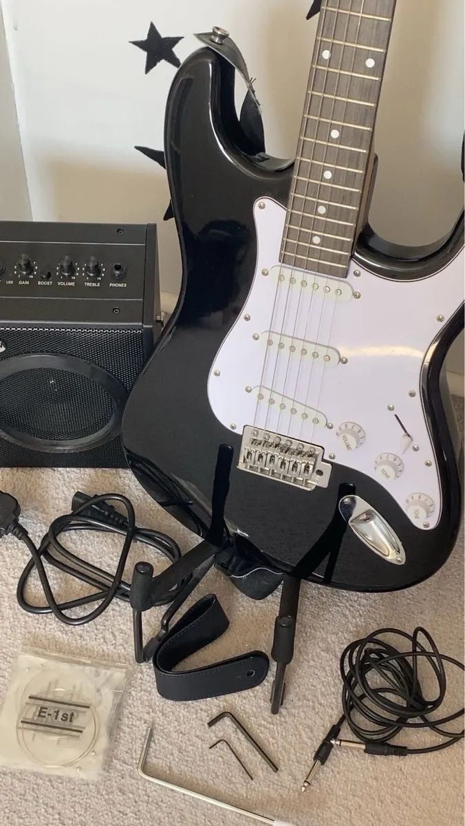 Rock-Jam Electric Guitar (equipment, amp, stand) - Image 1