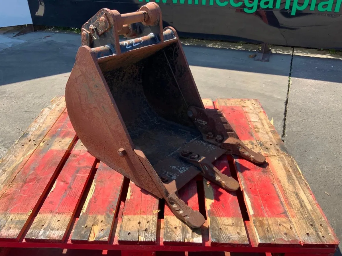 18"  JCB DIGGING BUCKET......35mm PINS.....223w. - Image 4