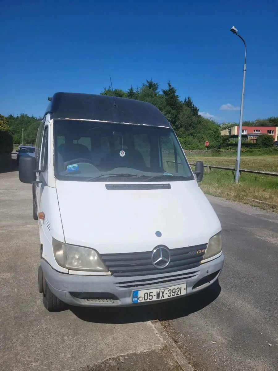 Camper van - Image 1