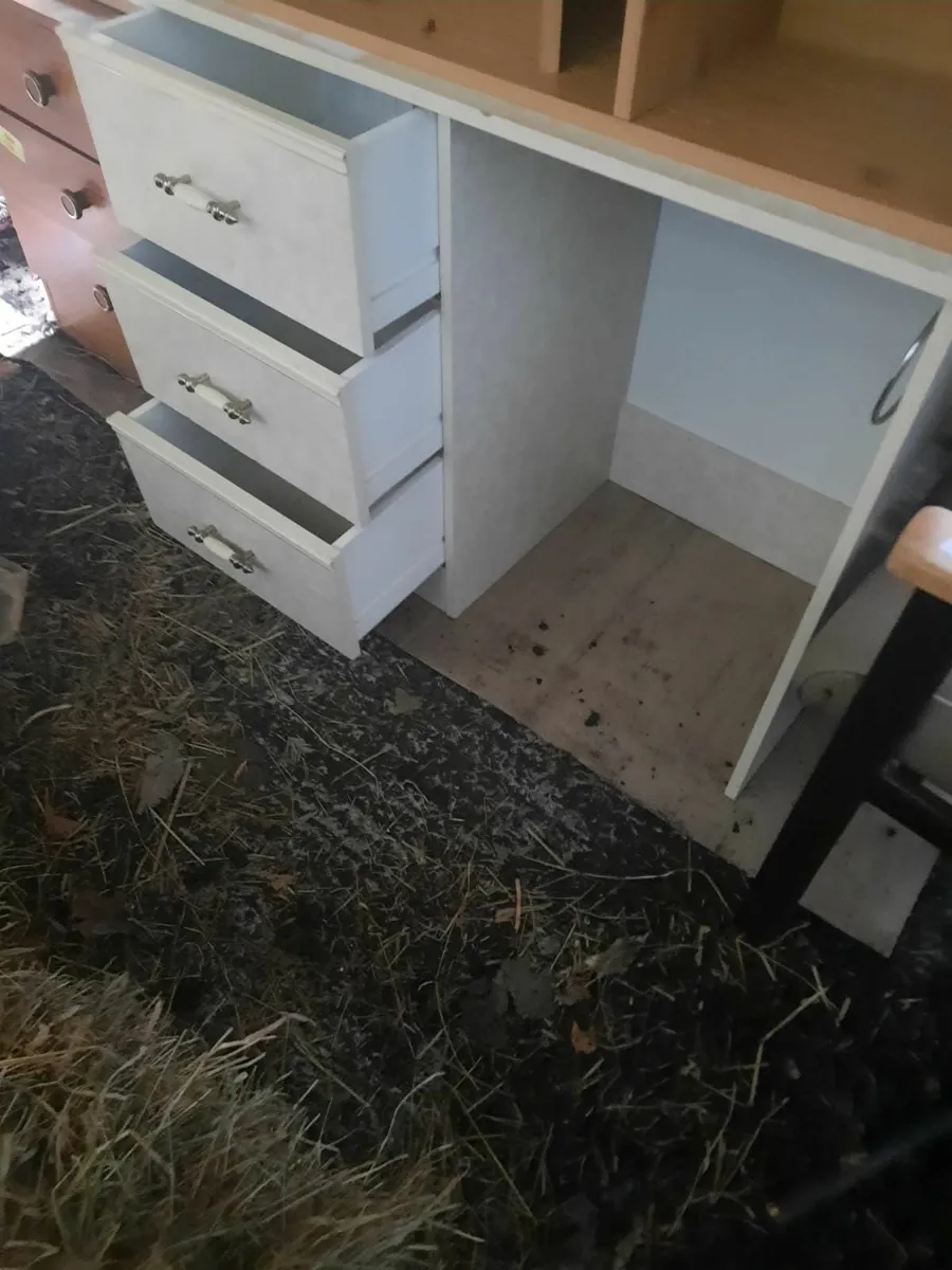 Dressing table - Image 1