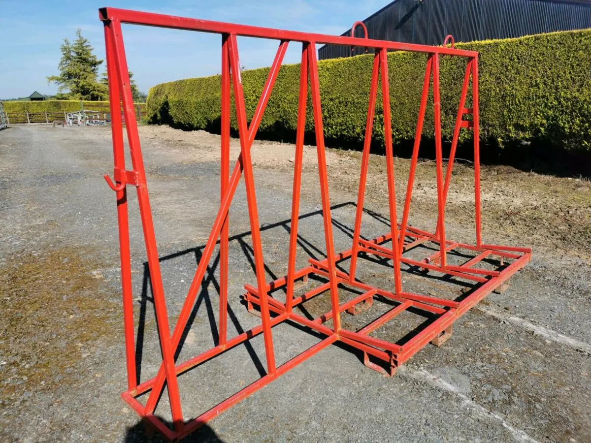 Advertising apex frame - Image 1