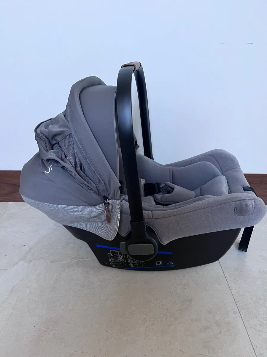 Nuna Pipa Lite lx Car seat & base - Image 1
