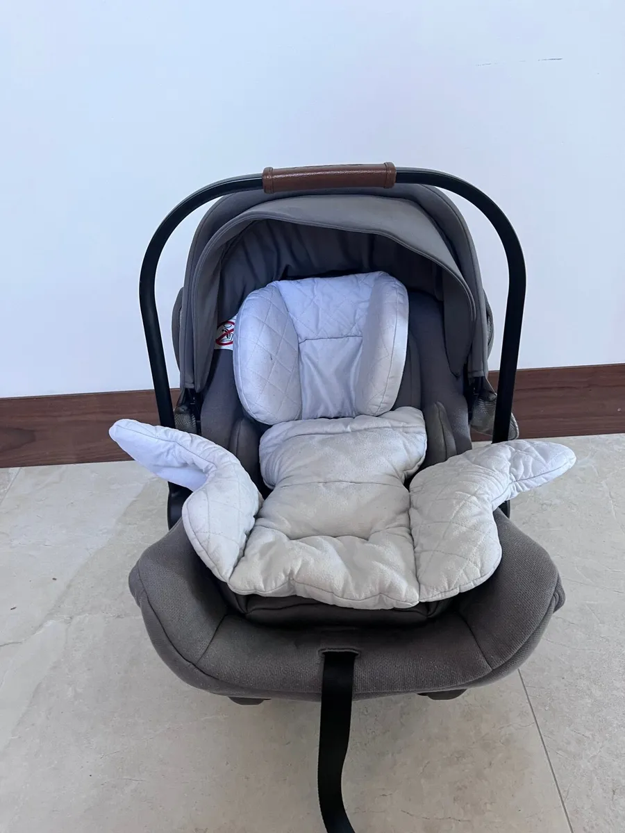Nuna Pipa Lite lx Car seat & base - Image 4