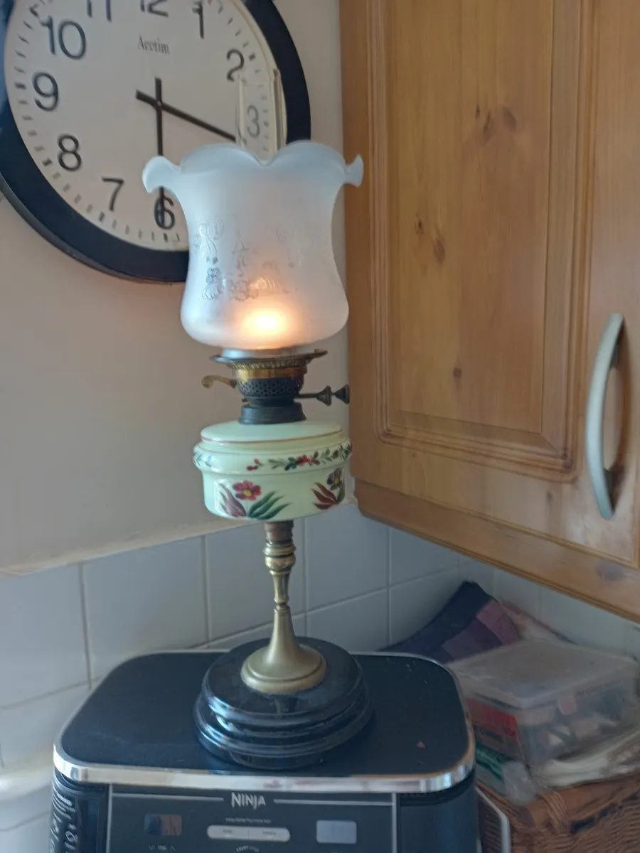 Vintage oil lamp - Image 1