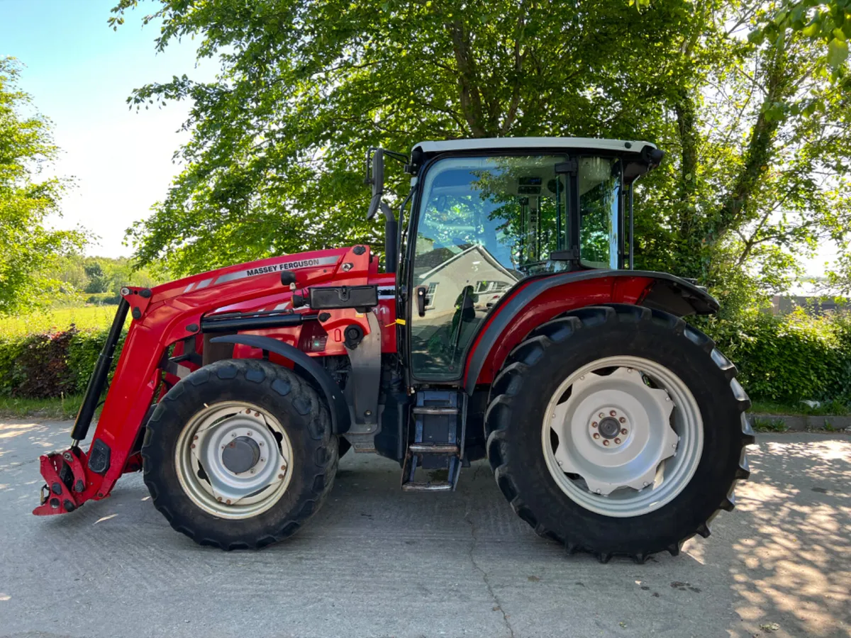 Massey Ferguson 5711 - Image 1