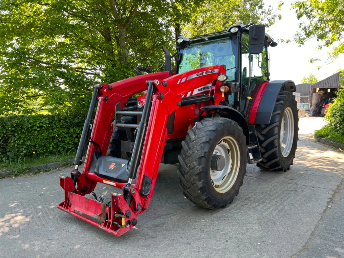 Massey Ferguson 5711 - Image 2