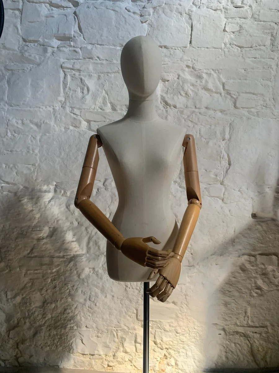 Vintage female mannequin. - Image 2