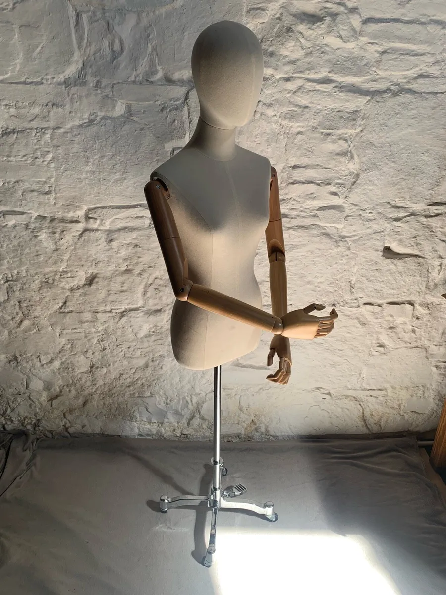 Vintage female mannequin. - Image 4