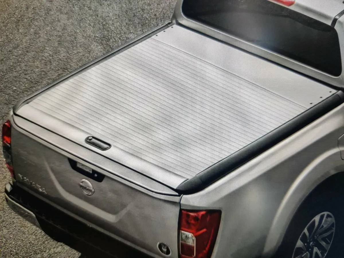 Nissan Navara Roller Shutter Cover with chrome Bar - Image 2