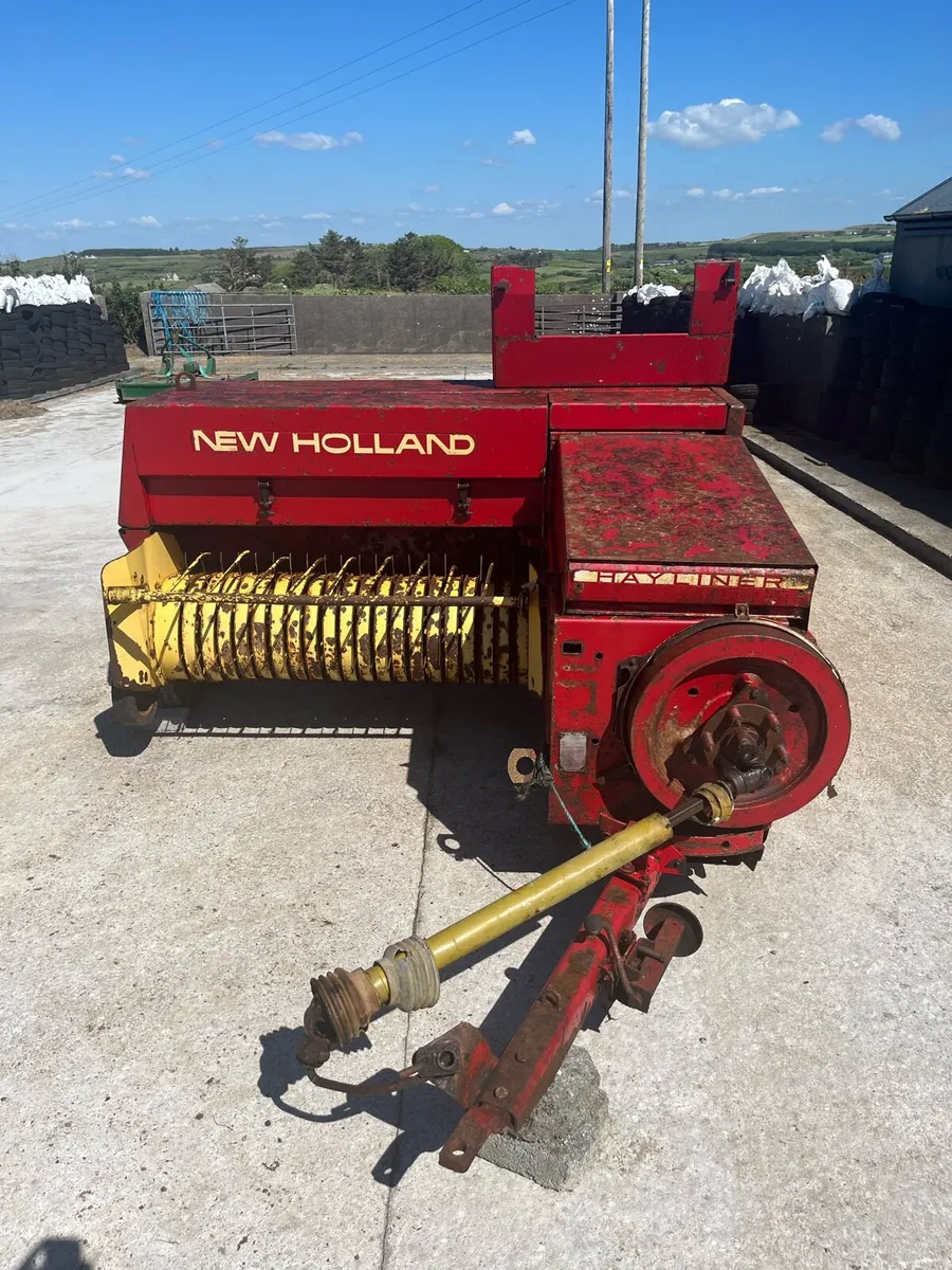 Square baler - Image 1