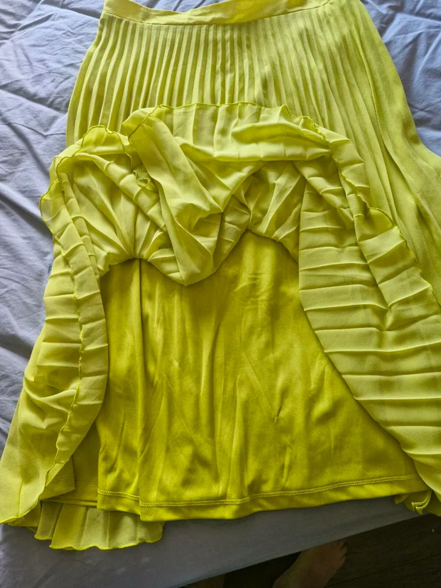 Yello pleated Oasis Summer Skirt - Image 2