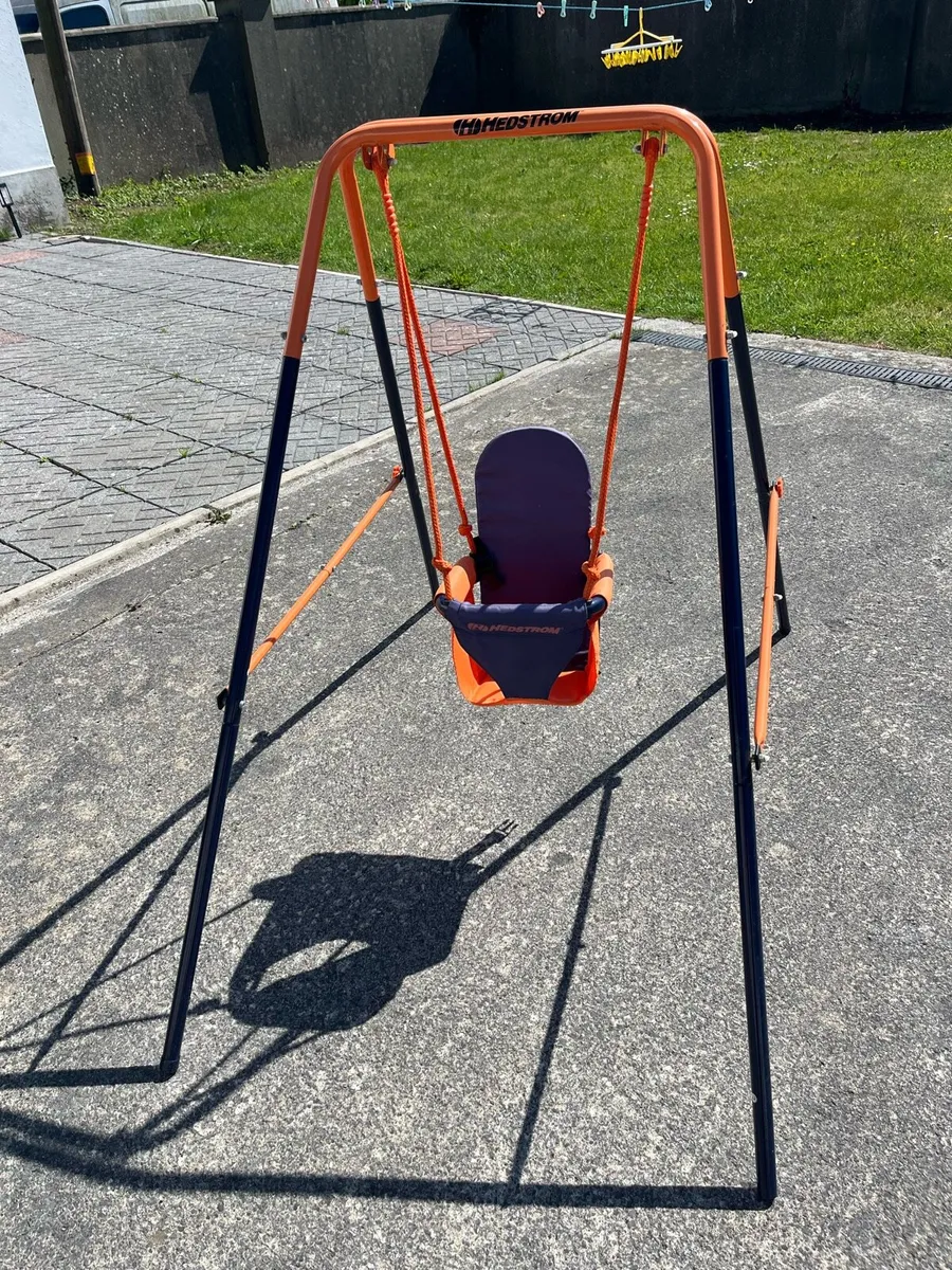 Baby swing - Image 1