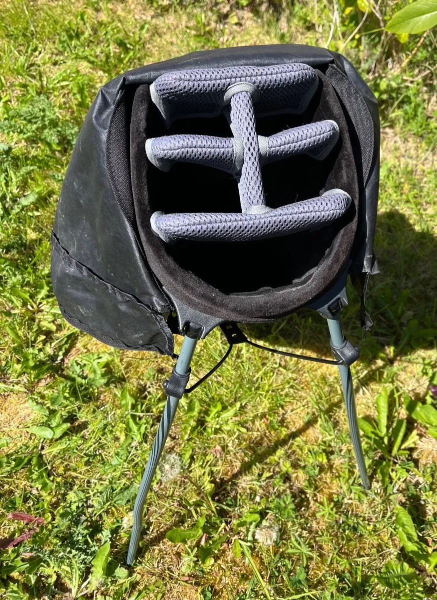 NIKE Golf Carry Bag with Stand - Image 3
