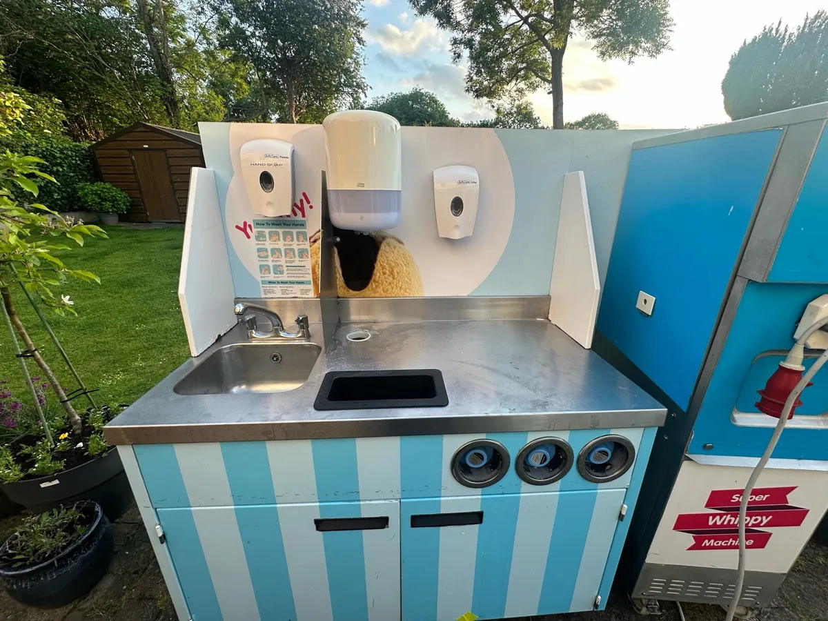 Ice cream machine stainless steel station - Image 1