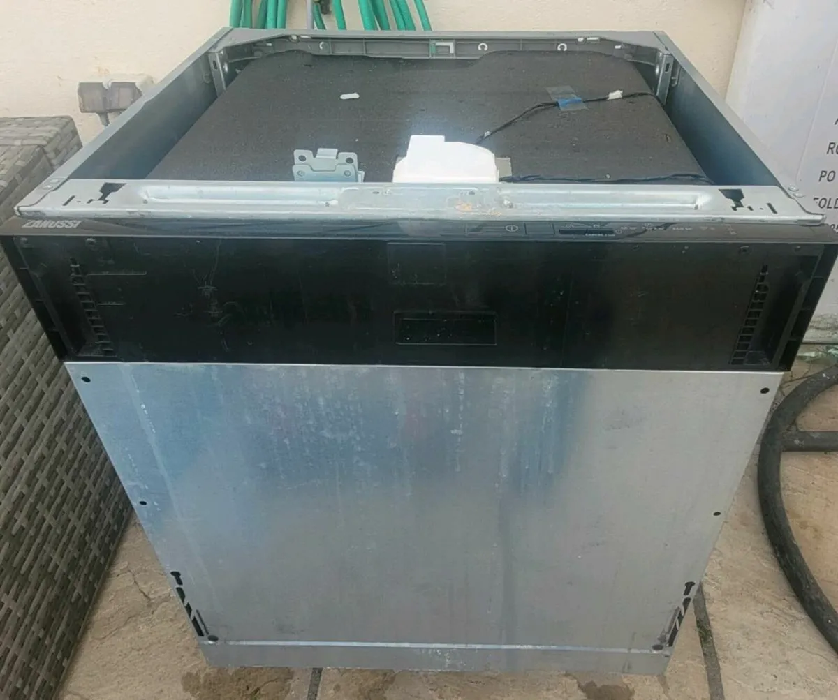 Integrated dishwasher - Image 1