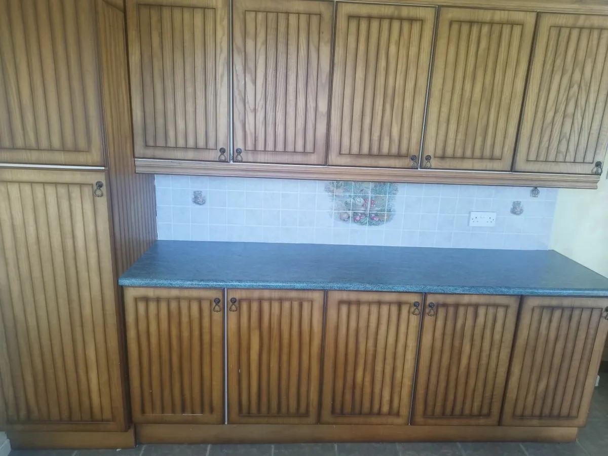 Kitchen cabinet - Image 1