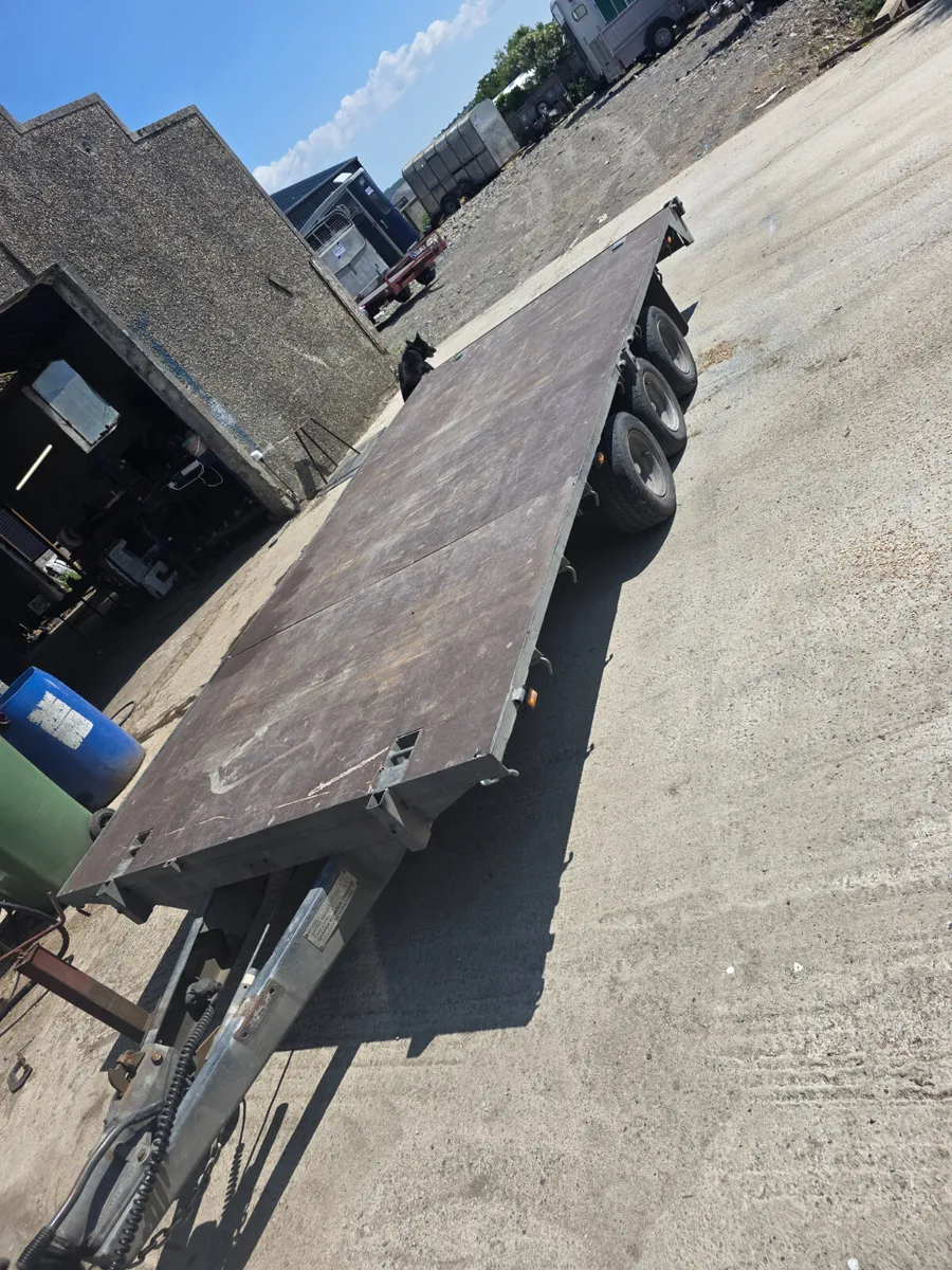 14ft tri axel flat bed trailer - Image 1