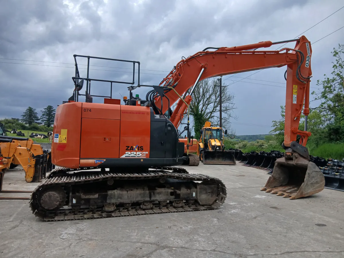 HITACHI ZX 225USRLC-5    (2018) - Image 1