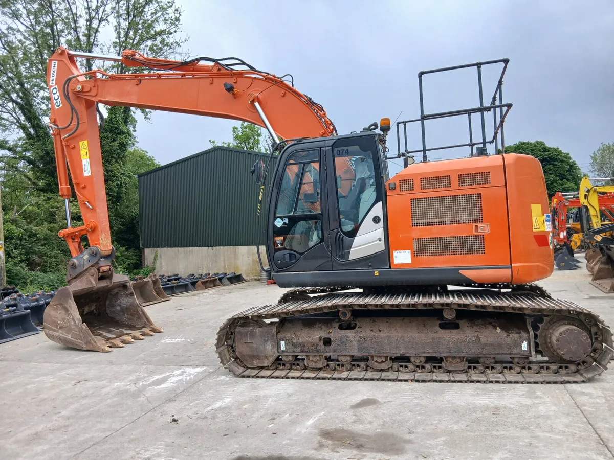 HITACHI ZX 225USRLC-5    (2018) - Image 3