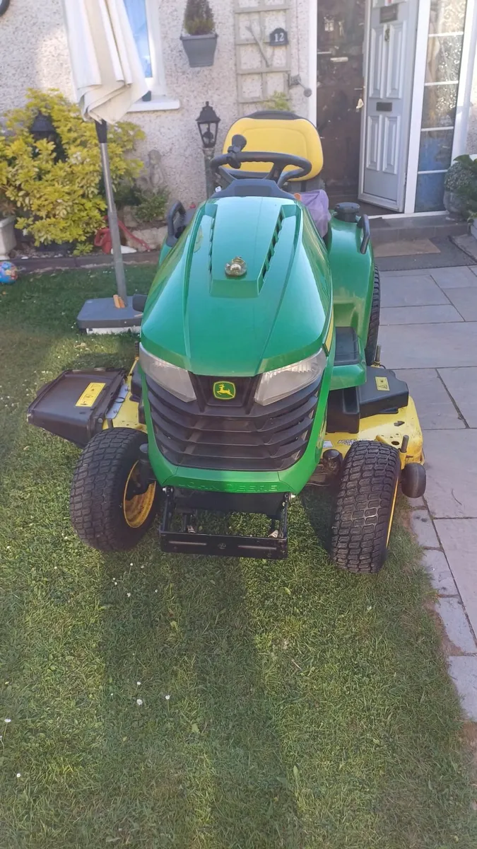 John Deere X590 Residential Lawnmower - Image 2