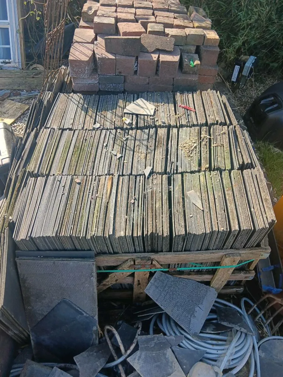 Used roof tiles - Image 1