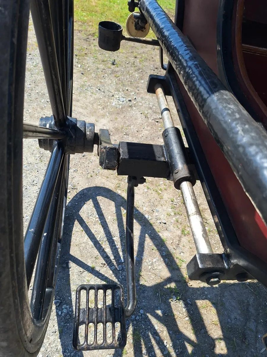 Bennington Horse Carriage - Image 4