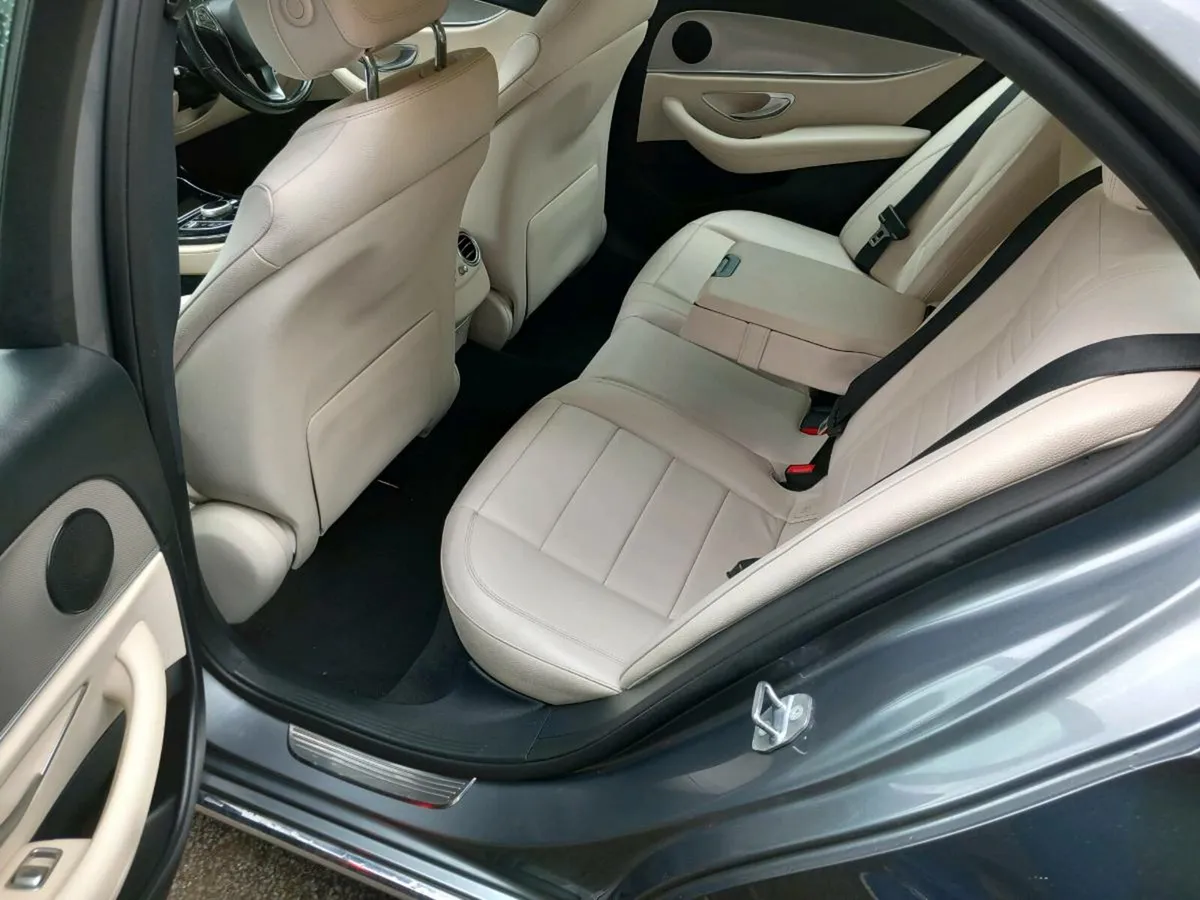 Mercedes-Benz E220  fsh 2018 1owner. - Image 3
