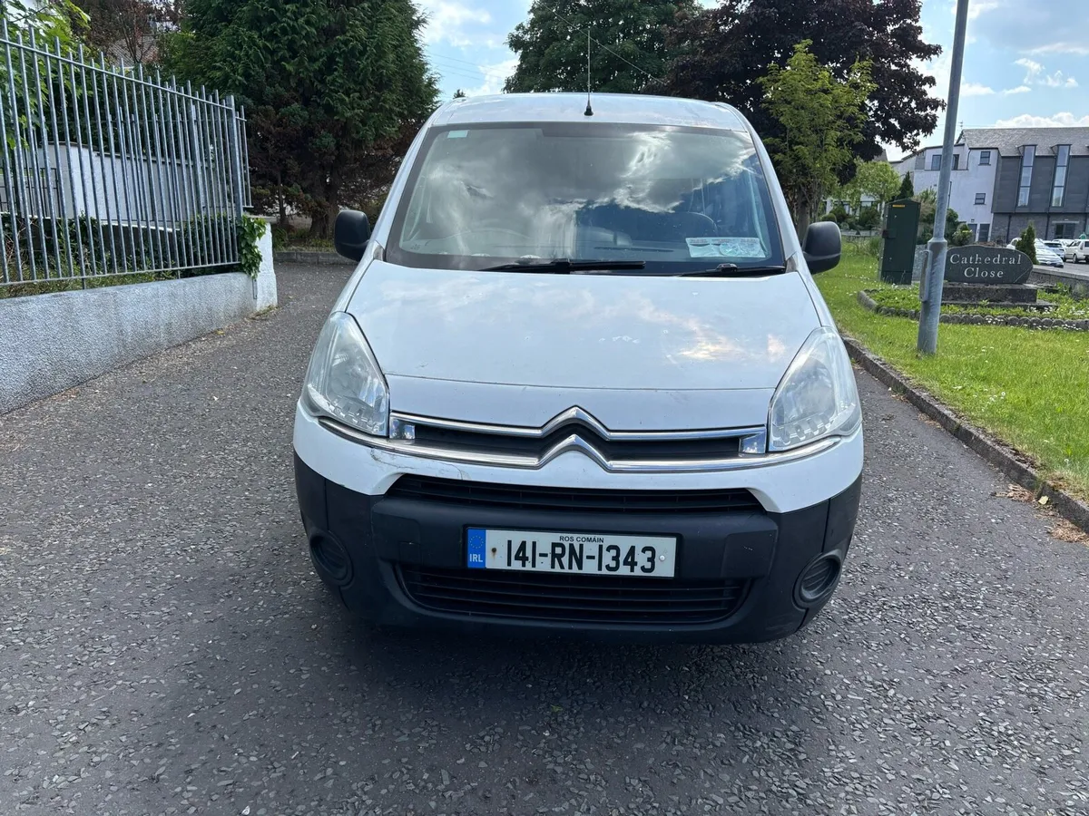 2014 Berlingo cvrted and taxed sliding door3seater - Image 2