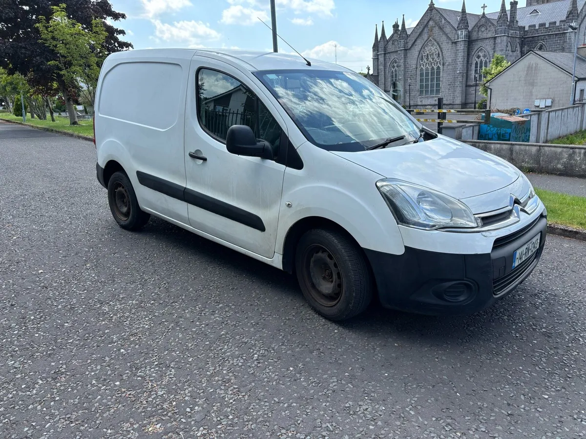 2014 Berlingo cvrted and taxed sliding door3seater - Image 3