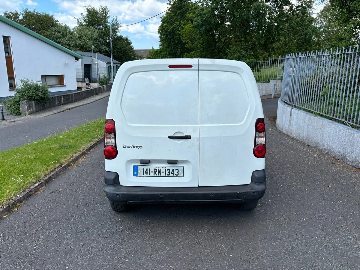 2014 Berlingo cvrted and taxed sliding door3seater - Image 4