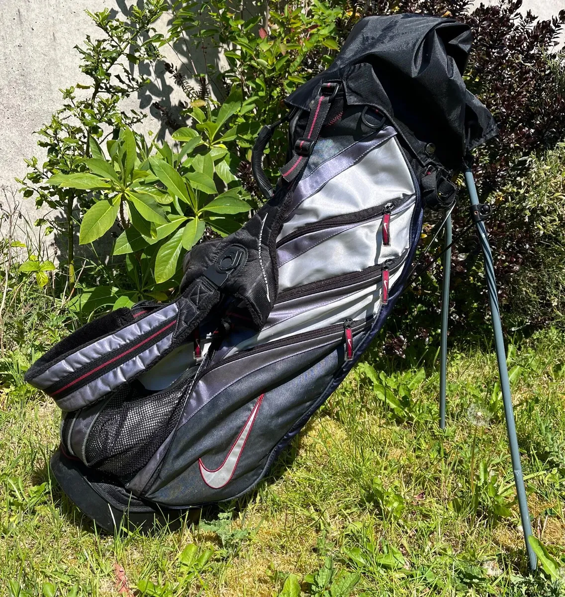 NIKE Golf Carry Bag with Stand - Image 1