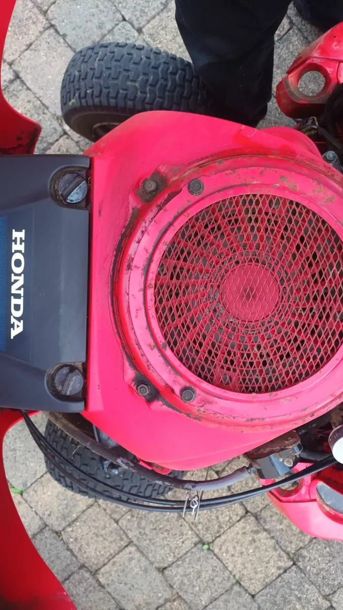 Honda ride on lawnmower - Image 3