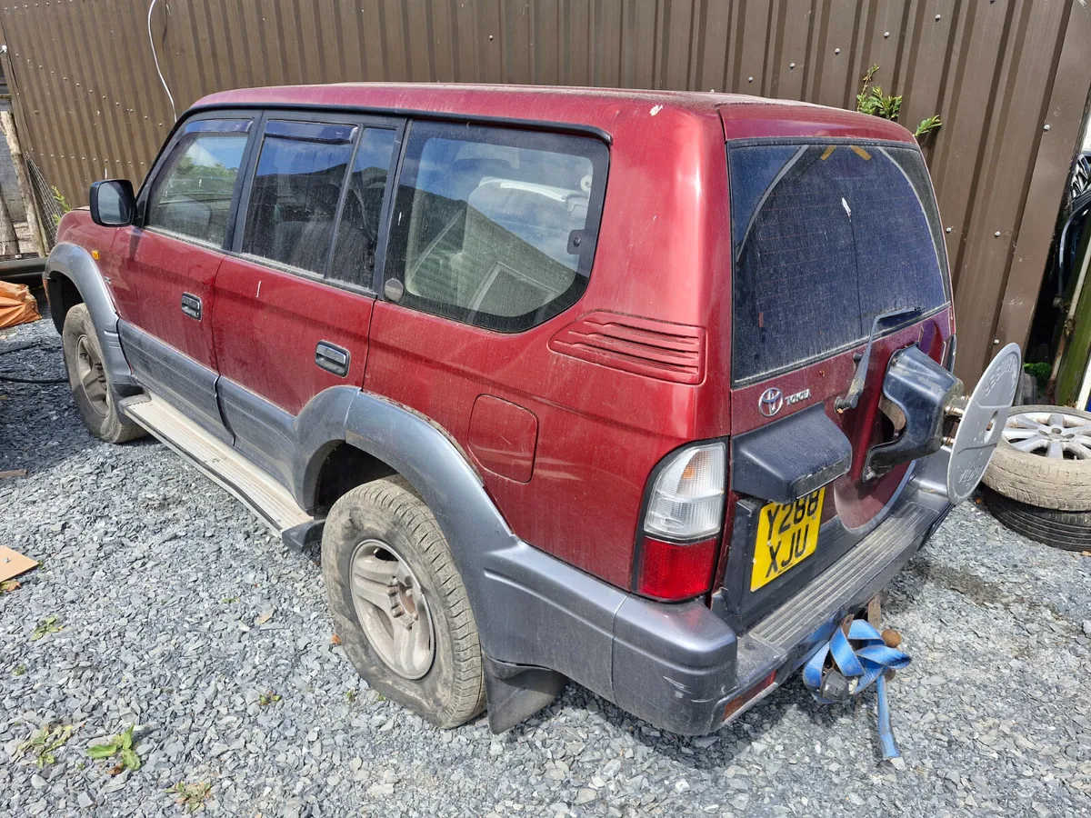 Toyota landcruiser 96 to 03 breaking for parts - Image 3
