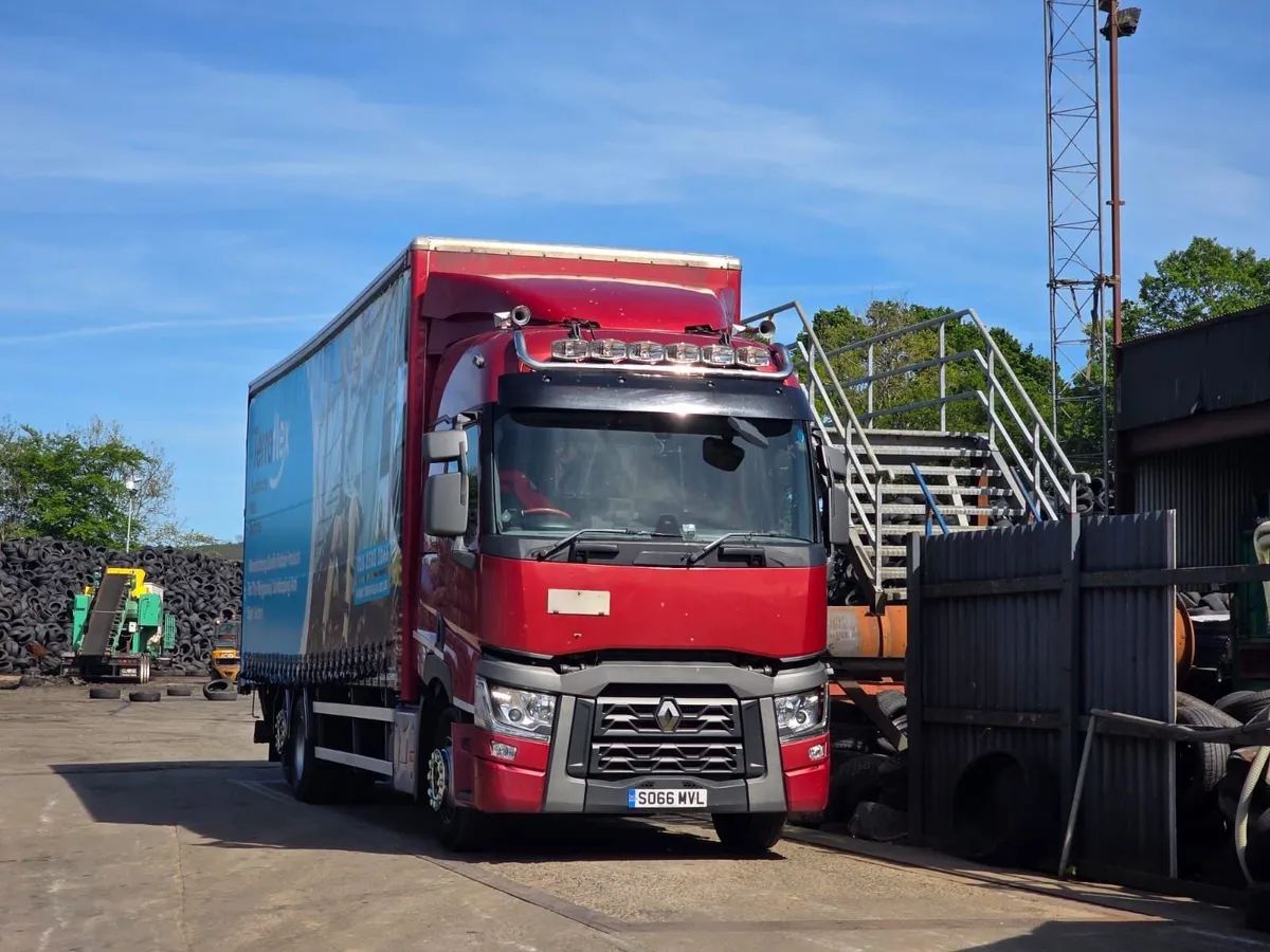Renault truck - Image 1
