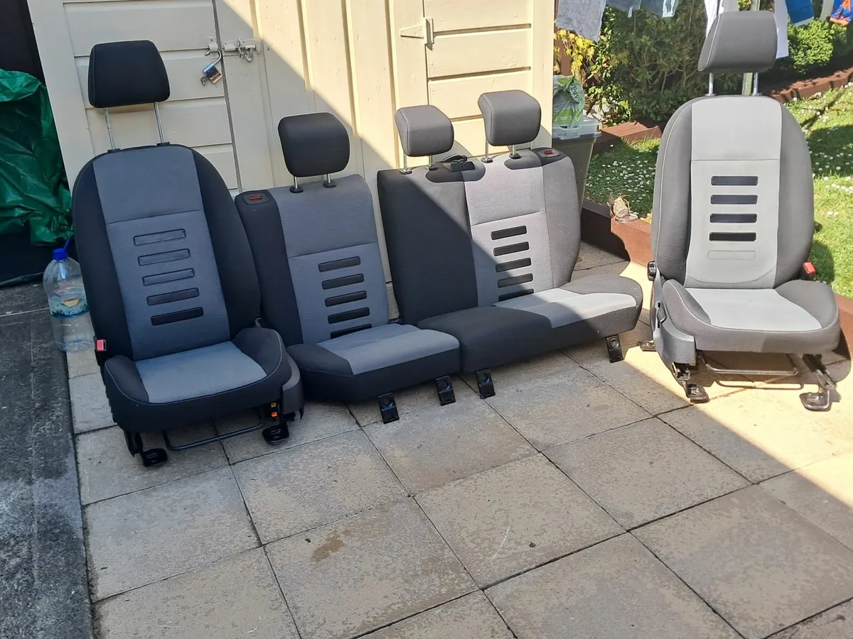 FORD FOCUS SEATS - Image 1