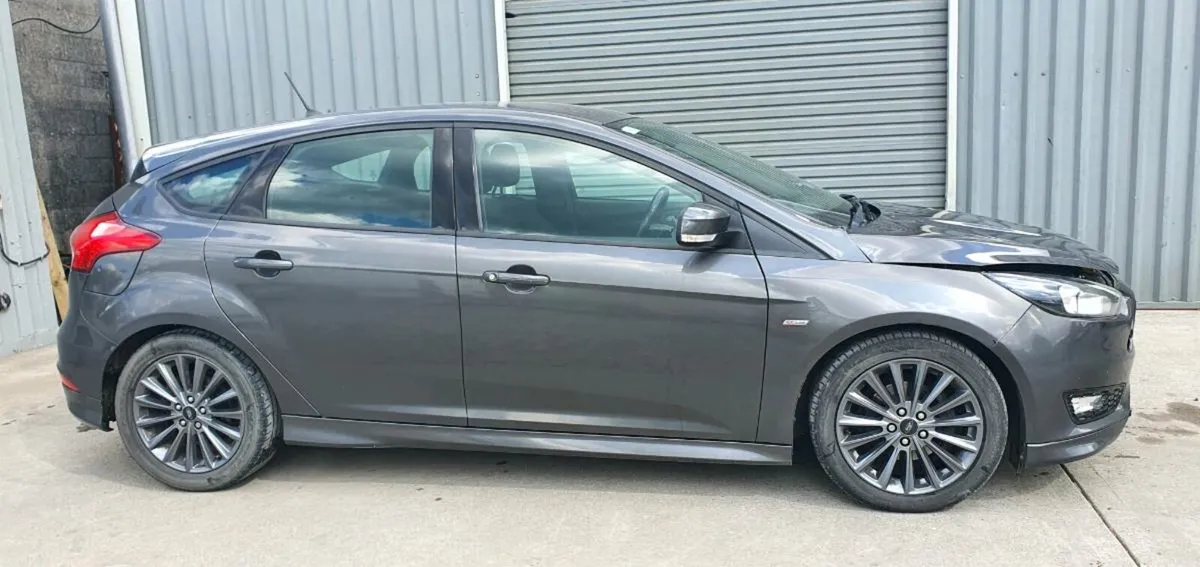 181 FORD FOCUS ST-LINE DIESEL - Image 2