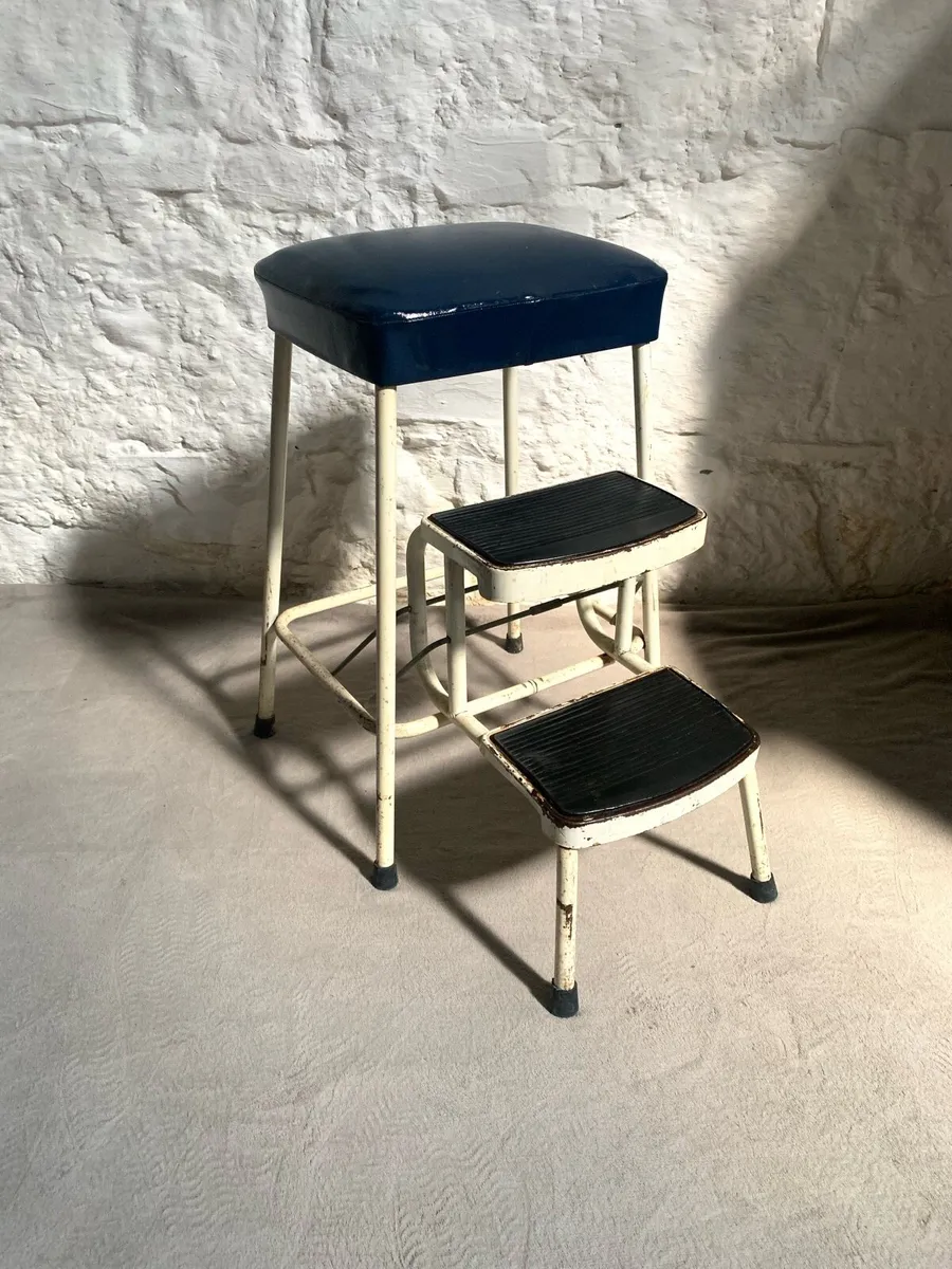 Vintage retro step stool. - Image 1