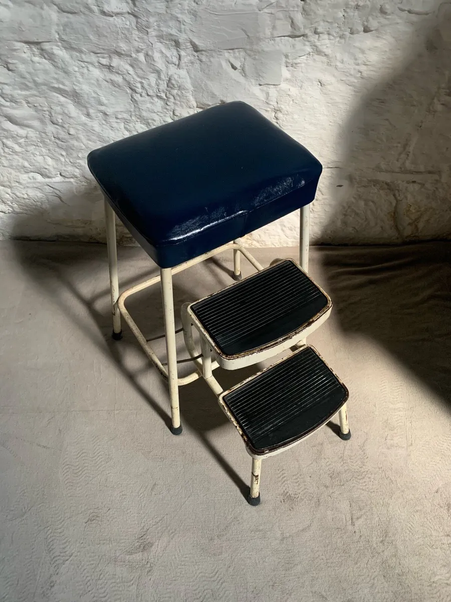 Vintage retro step stool. - Image 2