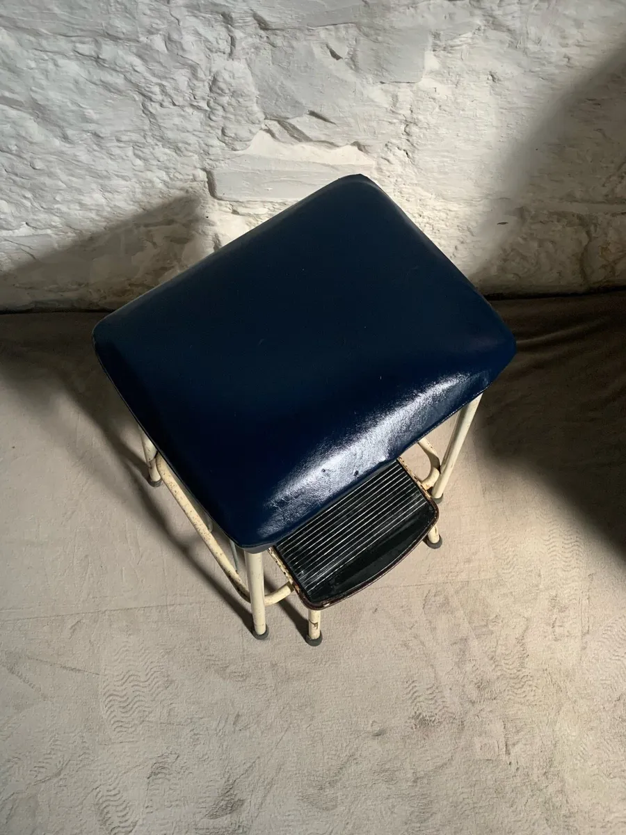 Vintage retro step stool. - Image 4