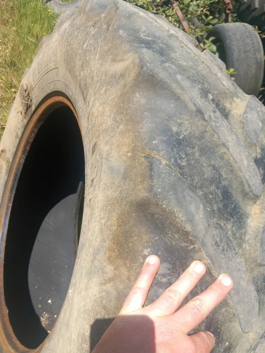 Tyres for tractor and silage pit - Image 2