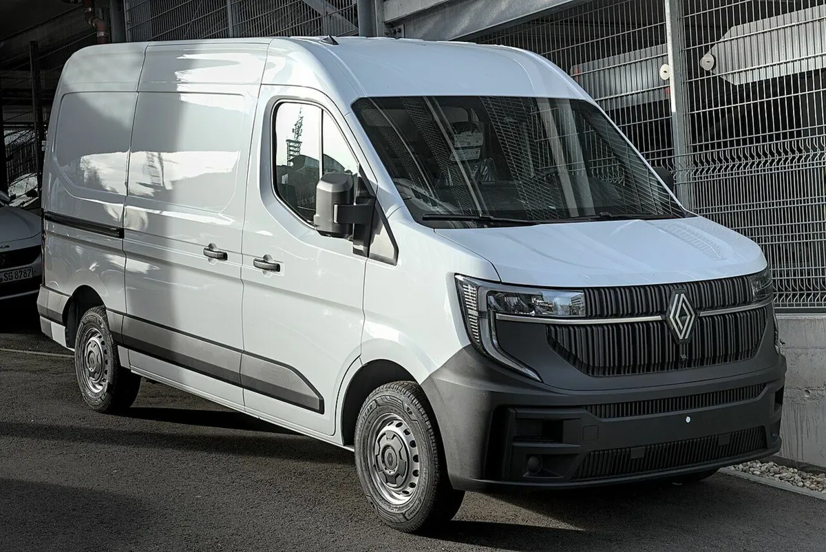 Renault Master 2025 L3 H2 Cruz Evo Roof Rack Kit - Image 1