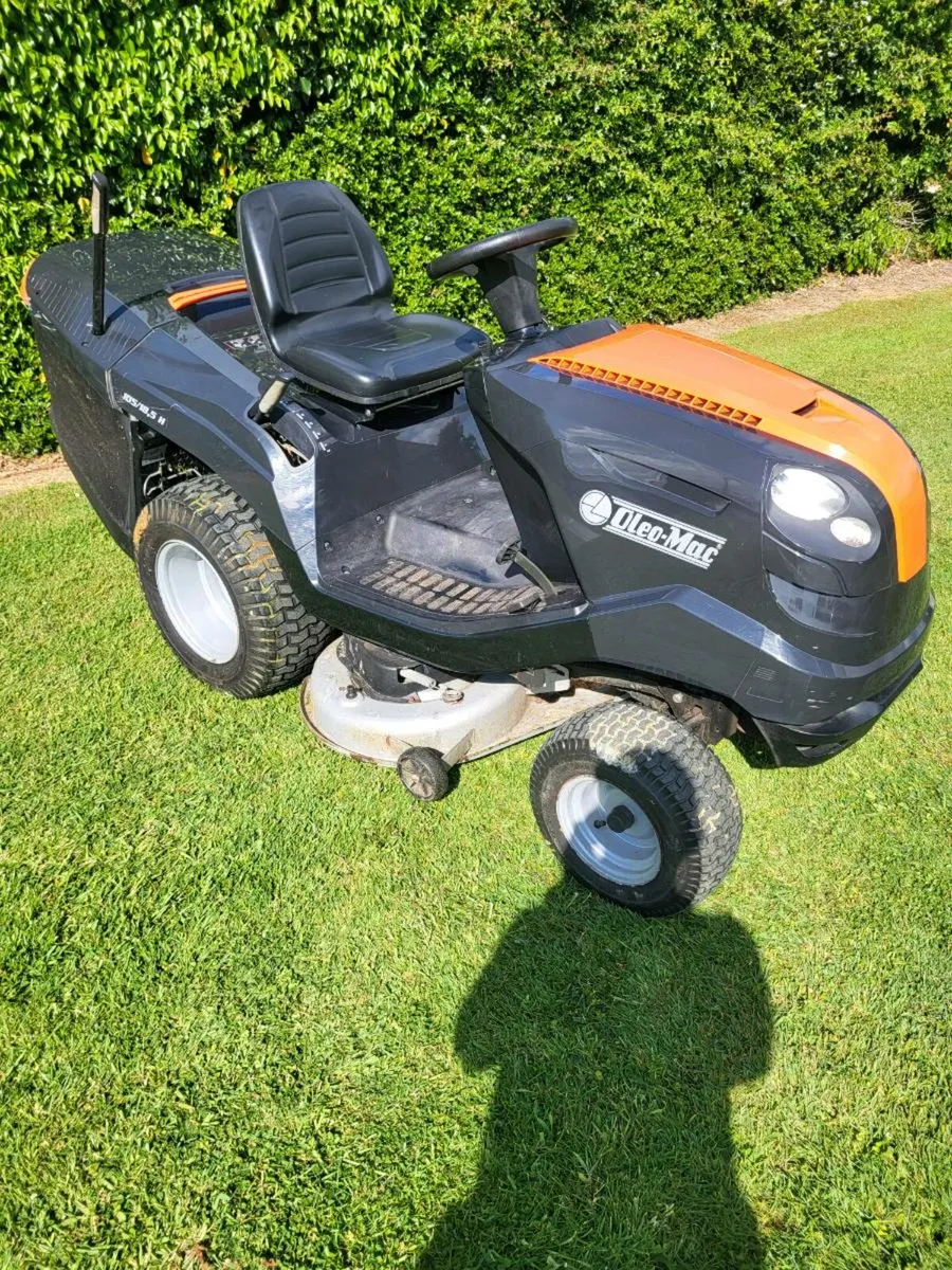Oleo Mac ride on mower - Image 2